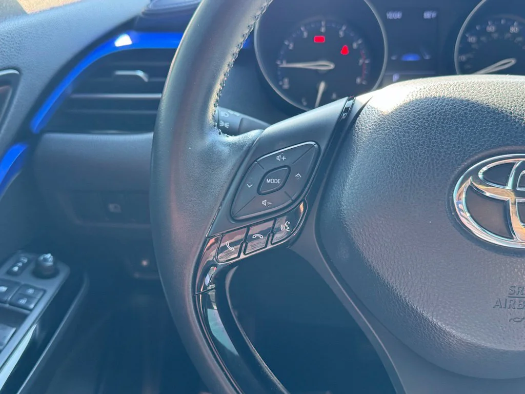 Used 2020 Black Toyota XLE image 10
