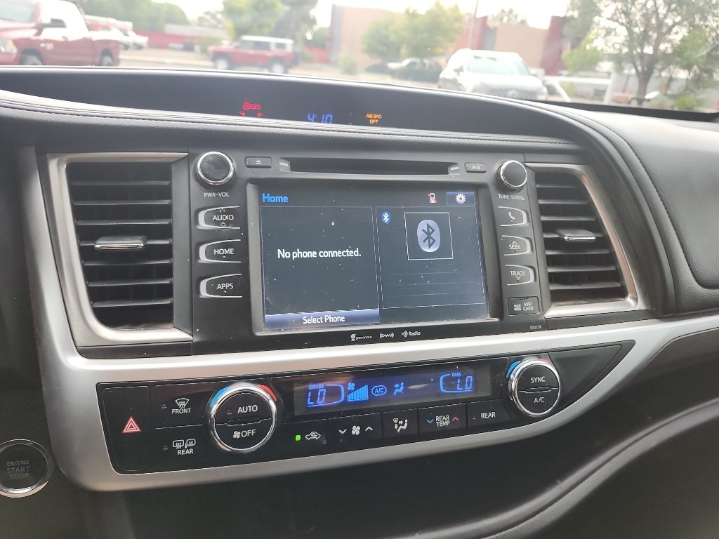 Used 2018 Blizzard Pearl Toyota SE image 27
