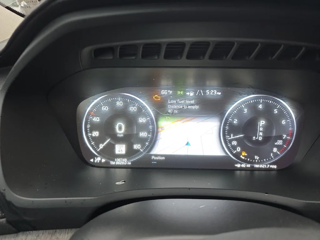 Used 2022 Gray Metallic Volvo T6 Inscription image 16