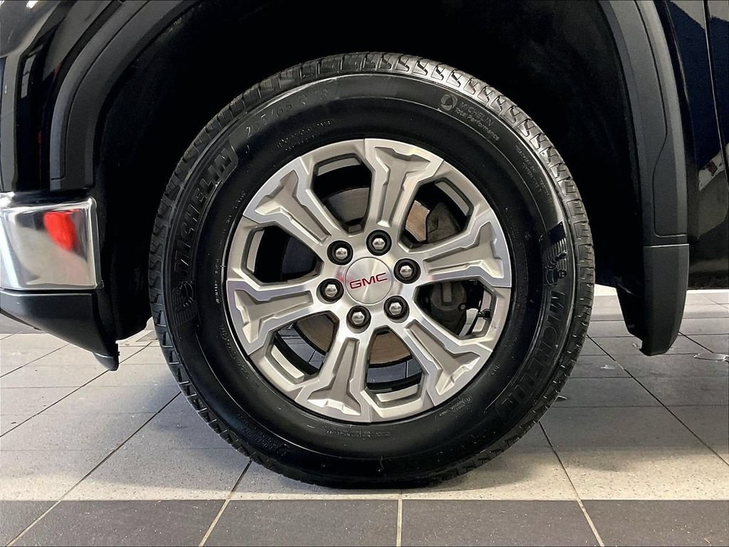 Used 2025 Onyx Black GMC SLT image 7