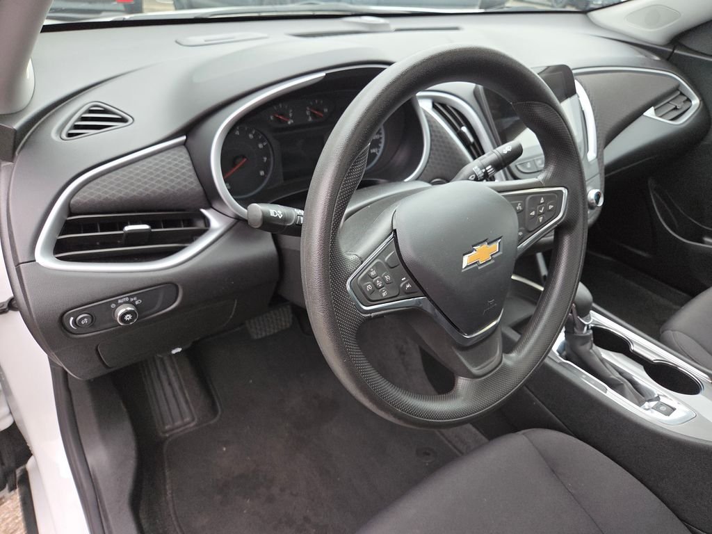 Used 2024 White Chevrolet LT image 18