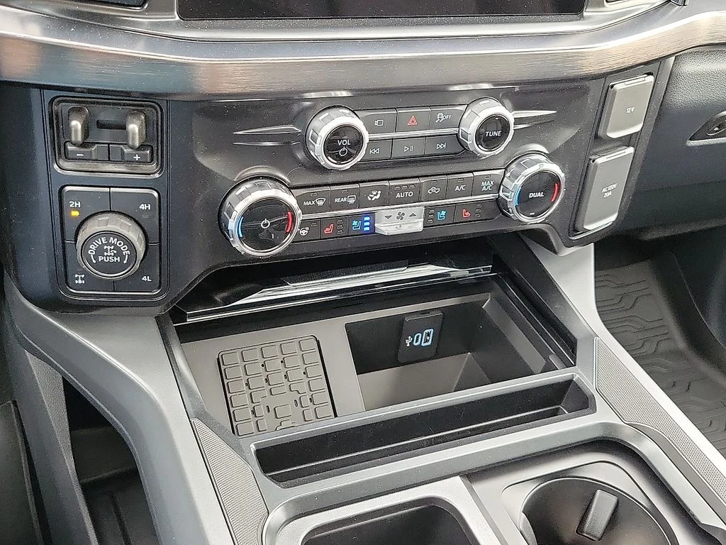 New 2026 Agate Black Metallic Ford F-250® Lariat® image 16