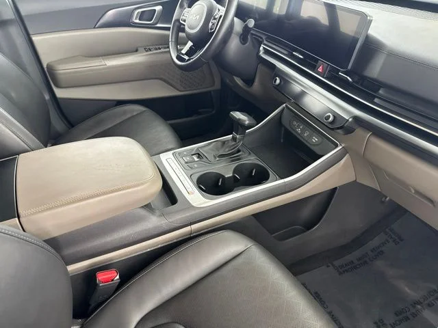 Used 2025 Black Kia LXS image 23