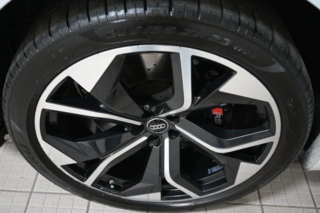 Used 2020 White Audi 4.0T image 18