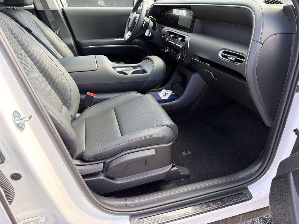 New 2026 White Hyundai SEL FWD image 13