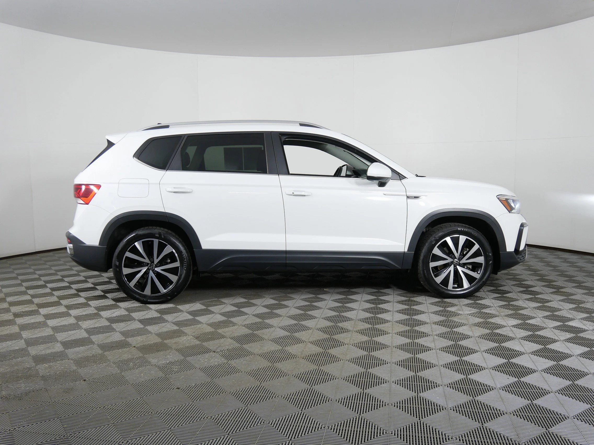 Certified Used 2023 Pure White Volkswagen SE image 8