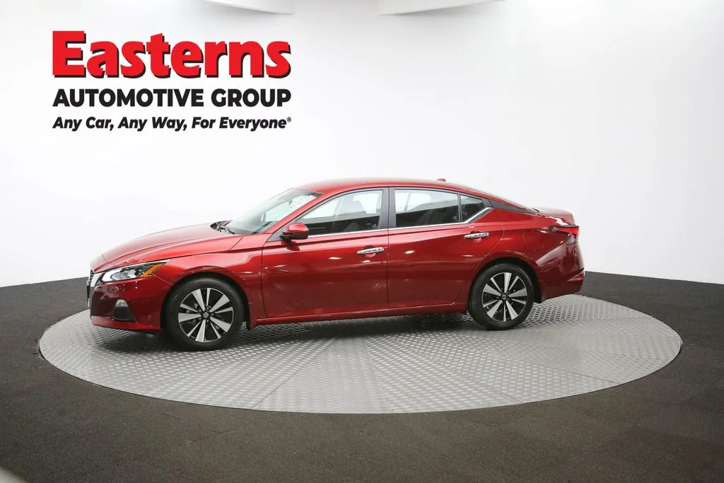 Used 2022 Red Nissan 2.5 SV image 55