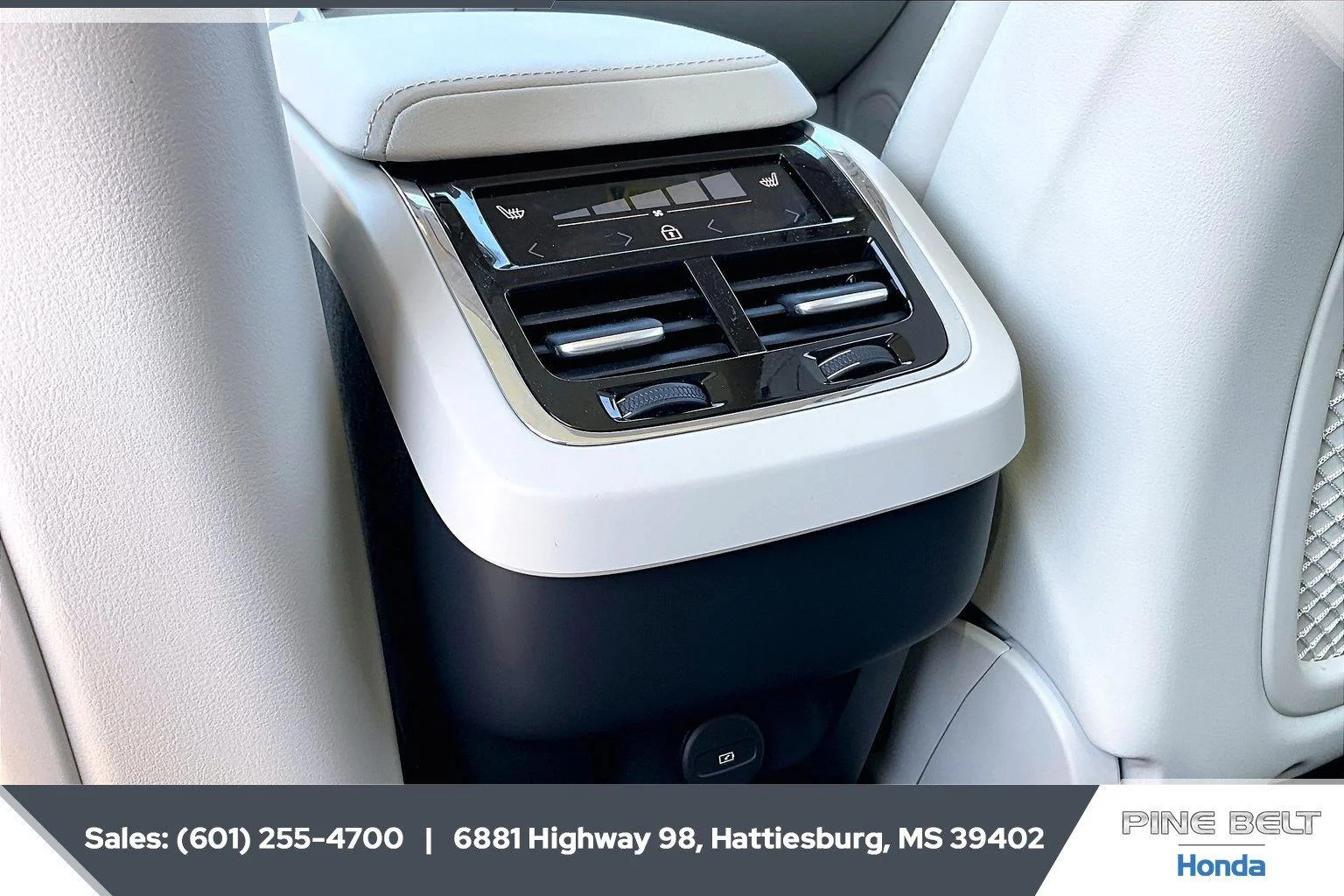 Used 2025 Onyx Black Metallic Volvo Ultra image 25