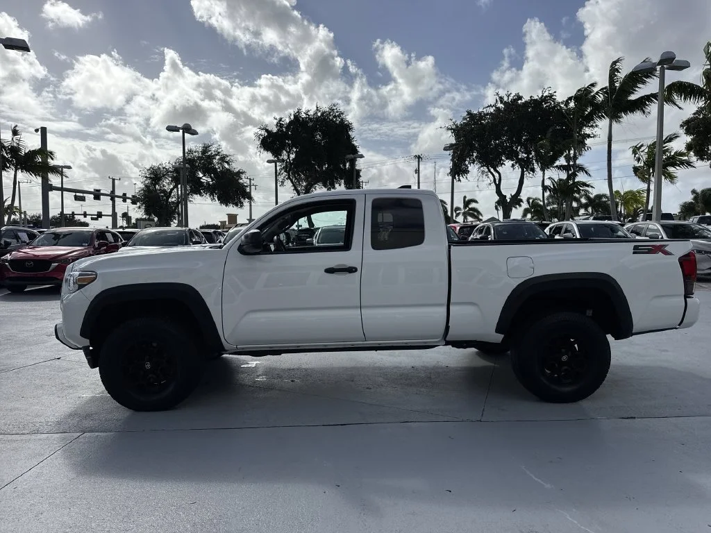 Used 2020 Super White Toyota SR image 27