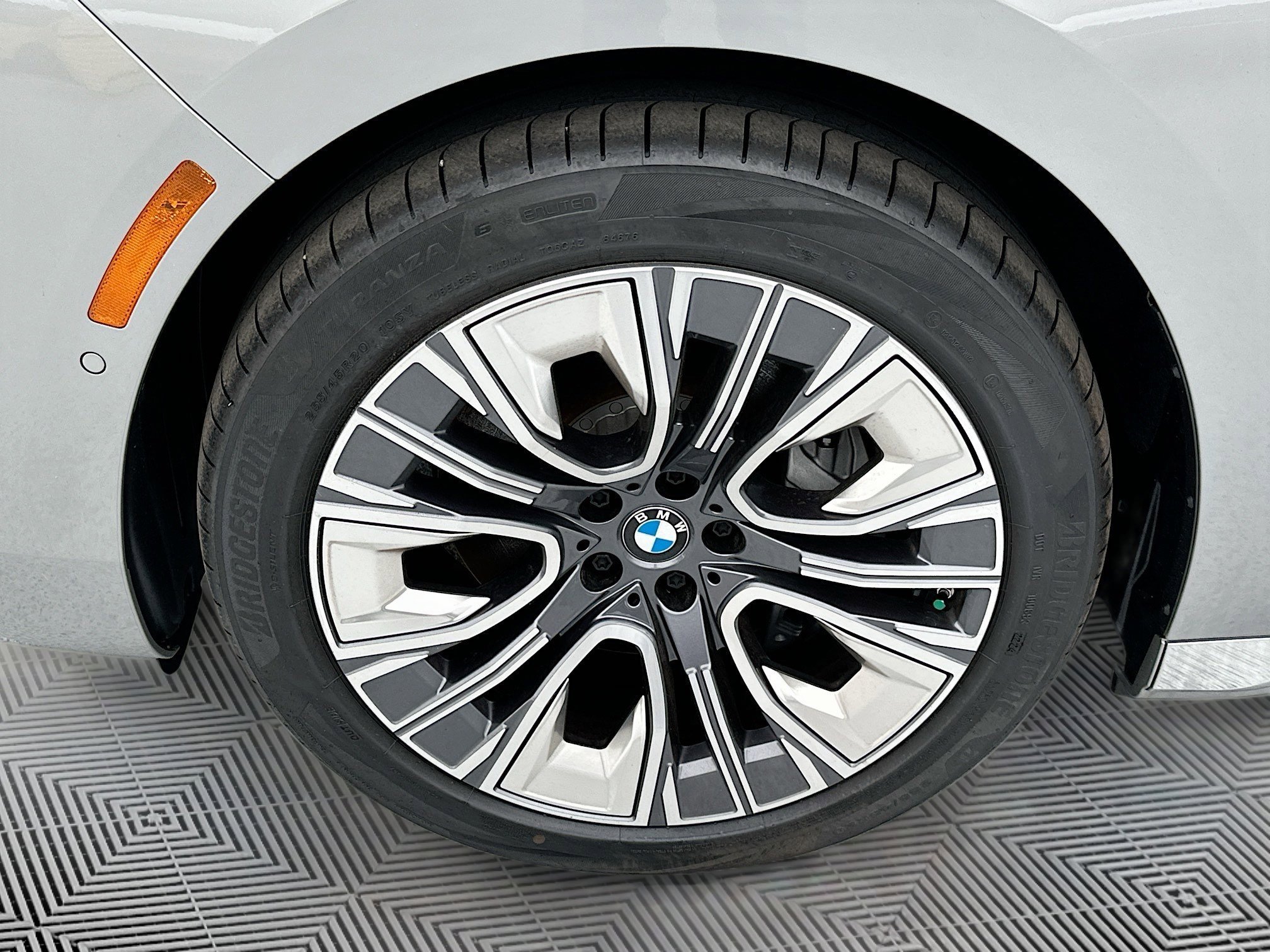 2025 BMW i7 50 - Photo 27