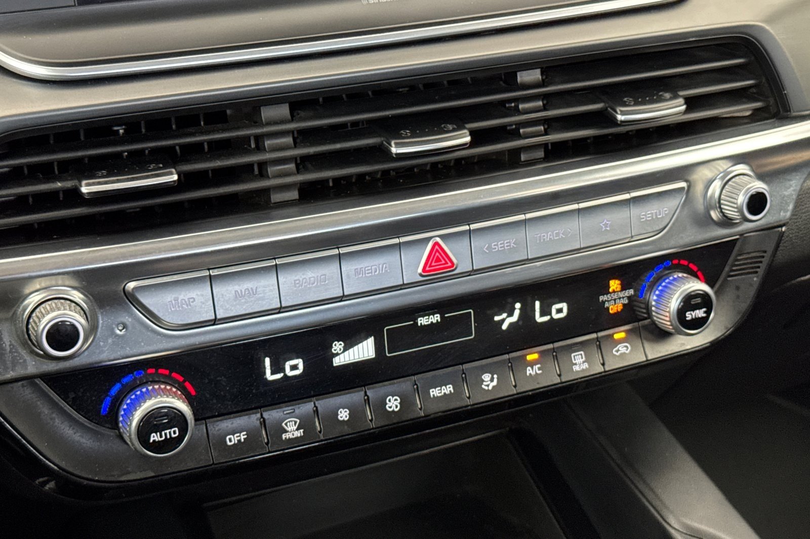 Used 2022 GRAY Kia LX image 20