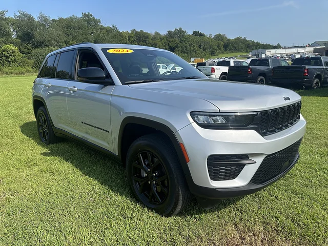 Pre-Owned 2024 Jeep Grand Cherokee Altitude Rear-wheel Drive Sport Utility
