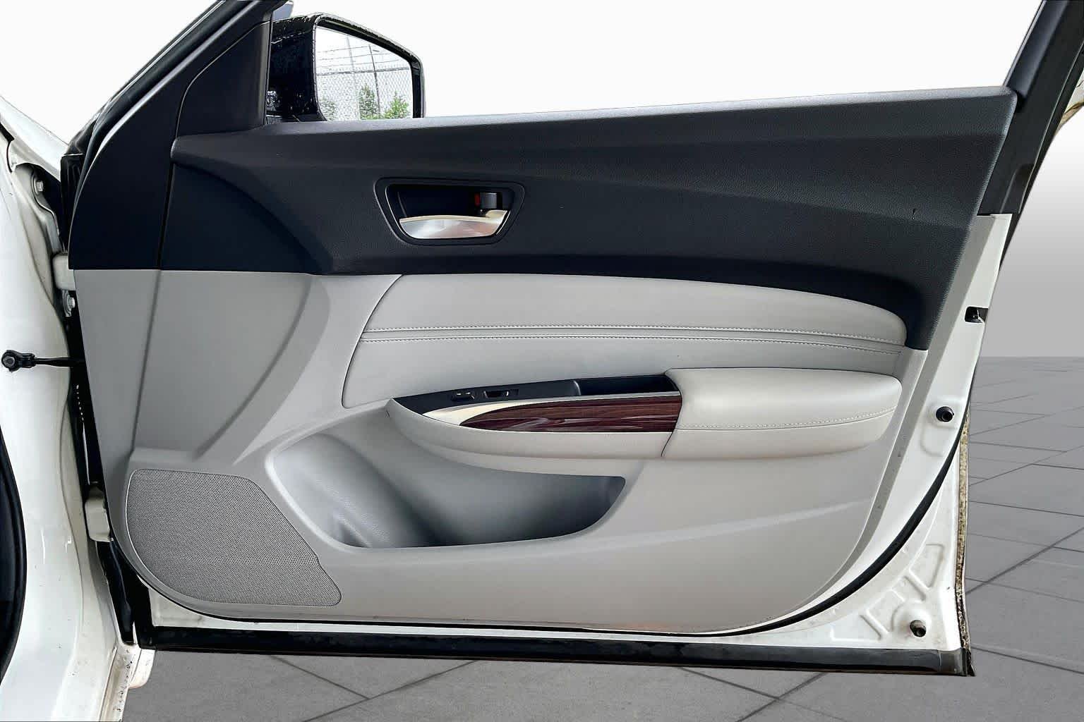 Used 2015 Bellanova White Pearl Acura  image 20