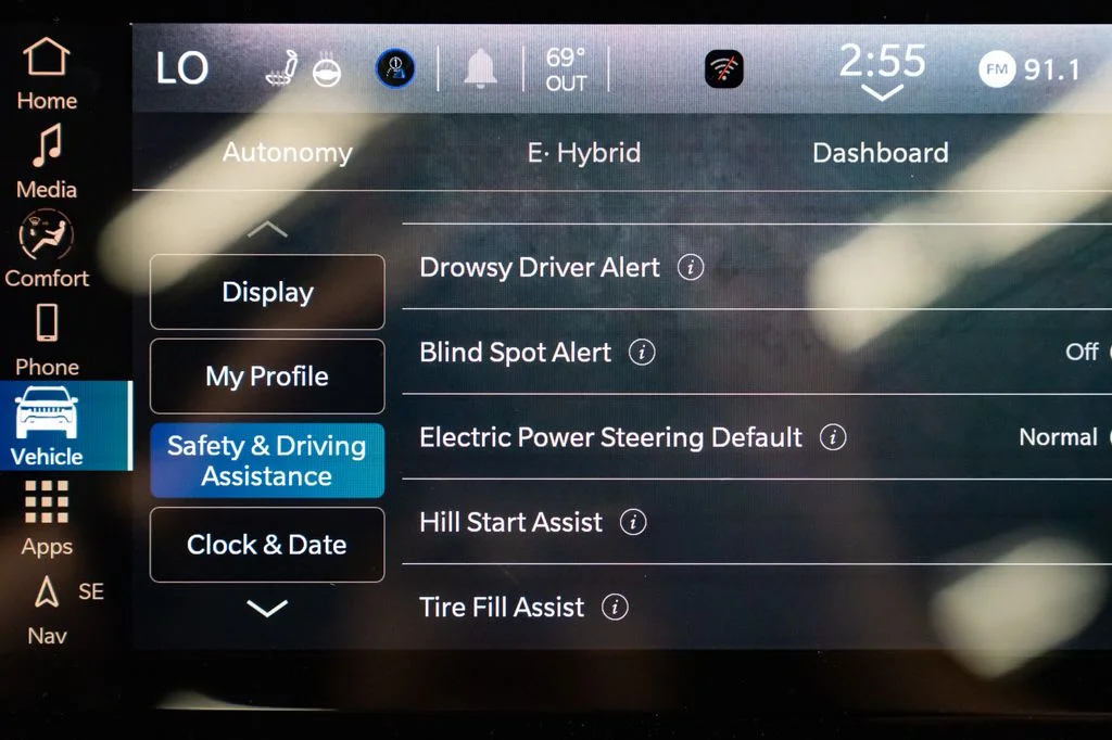 New 2026 Diamond Black Crystal Pearl-Coat Exterior Paint Jeep Overland image 20