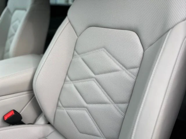 New 2026 White Volkswagen 2.0T SE w/Technology image 20