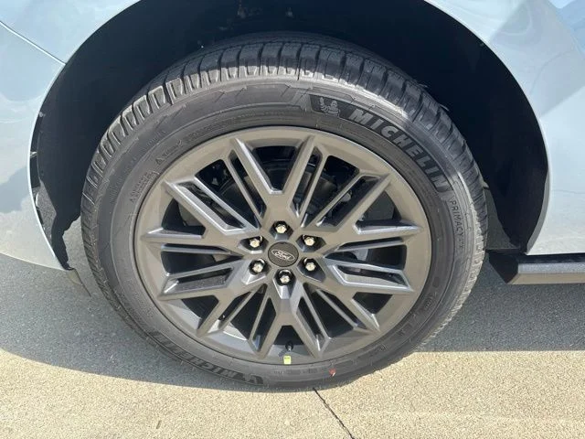 New 2027 Glacier Gray Metallic Tri-Coat Ford Platinum image 42