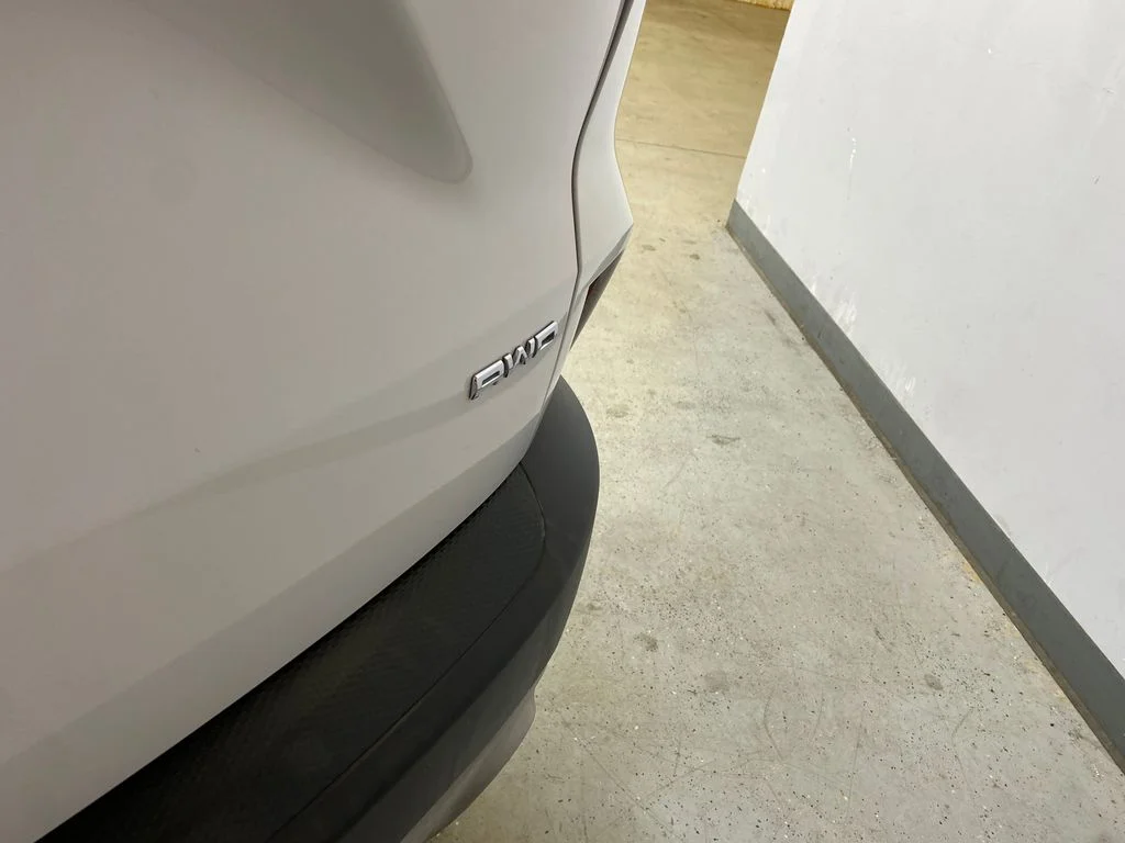 Used 2022 White Ford SEL image 18
