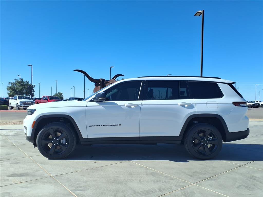 New 2025 Bright White Clear-Coat Exterior Paint Jeep Limited image 3