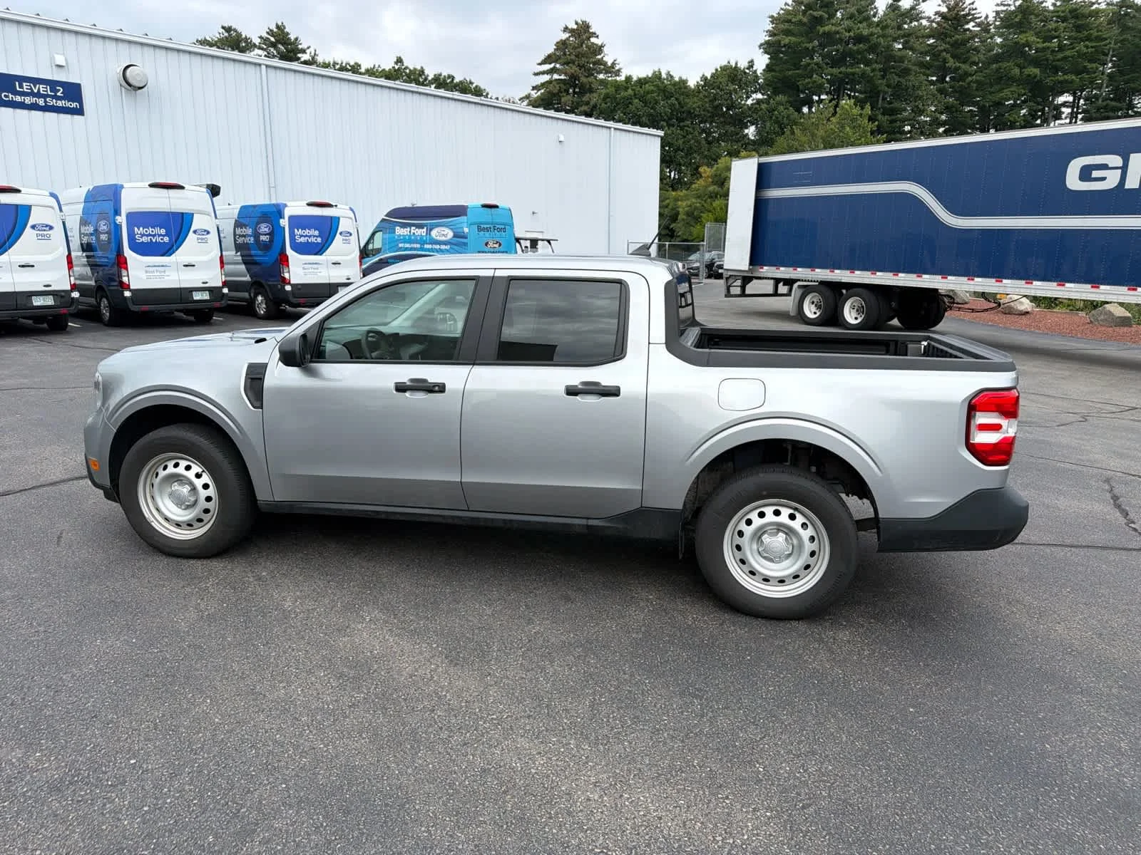 Used 2023 Iconic Silver Metallic Ford XL image 9