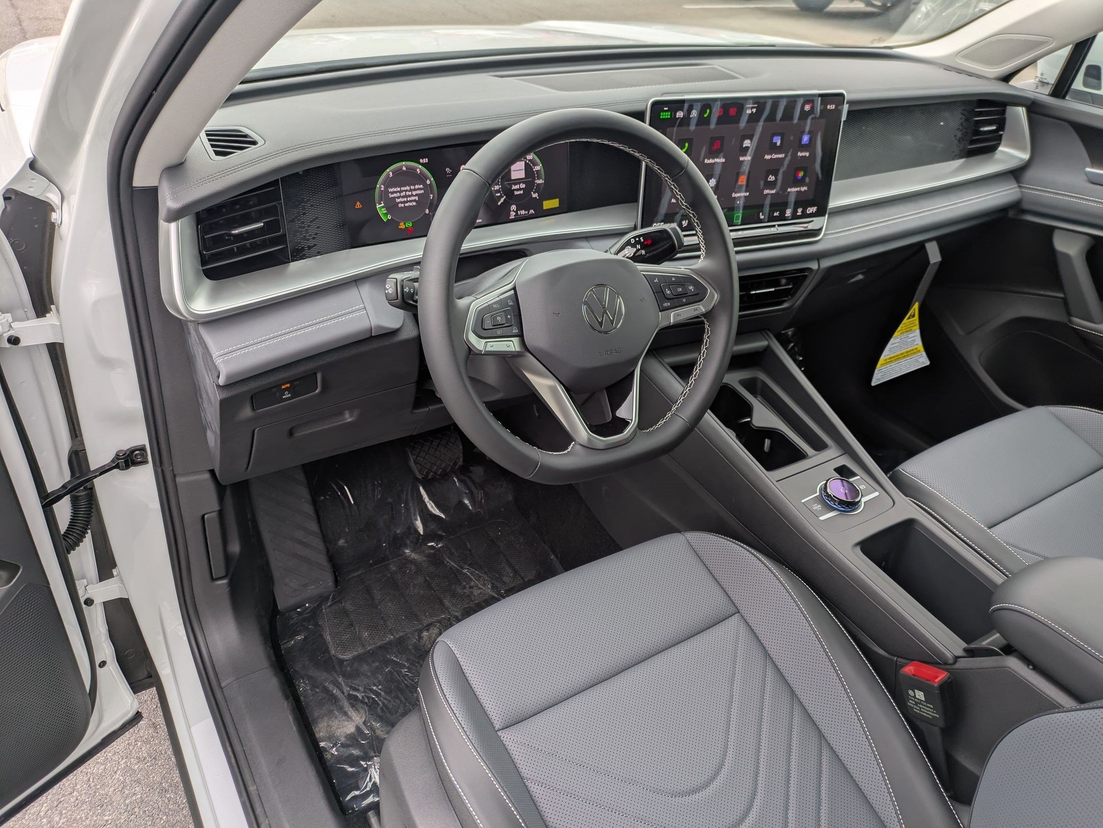 New 2026 Pure White Volkswagen SE image 10