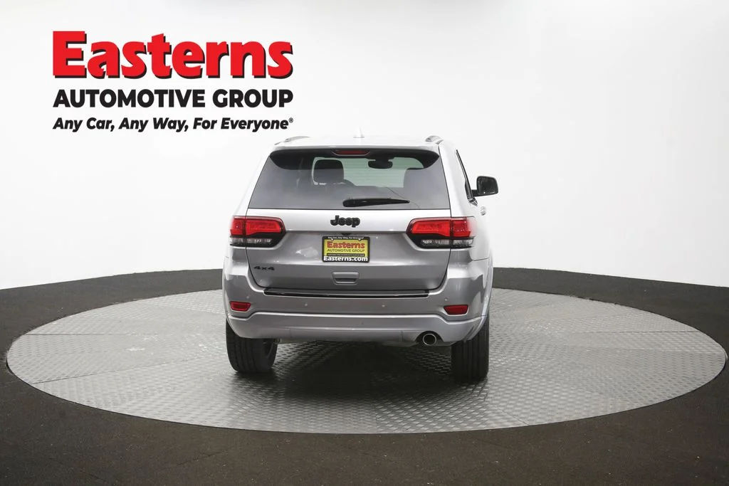 Used 2017 Silver Jeep Altitude image 37