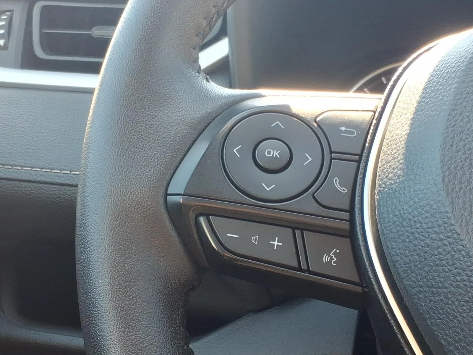 Used 2022  Toyota XLE image 26