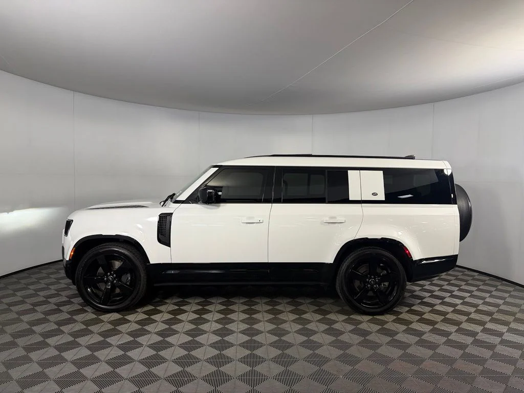 2024 Land Rover Defender X-Dynamic SE - Photo 9