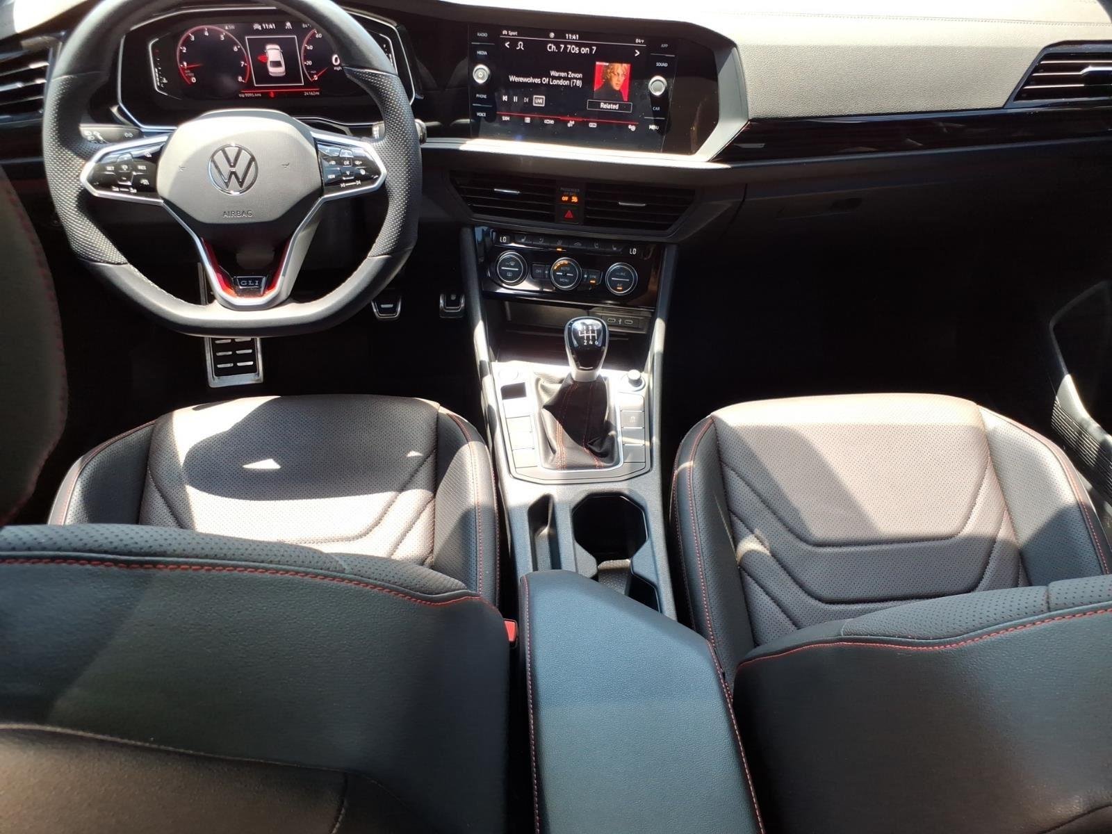 Used 2024 Pure White Volkswagen Autobahn image 22