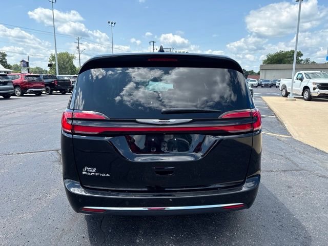 Used 2024 Black Chrysler Touring L image 6