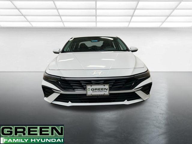 New 2026 White Hyundai SE image 9