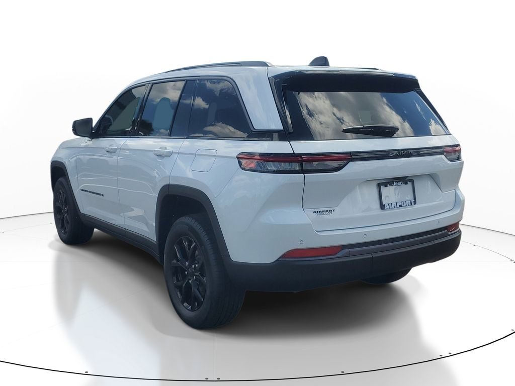 New 2026 Bright White Clear-Coat Exterior Paint Jeep Laredo Altitude image 2