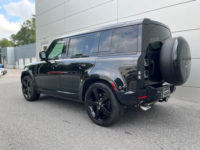 Used 2025 Santorini Black Metallic Land Rover V8 image 7