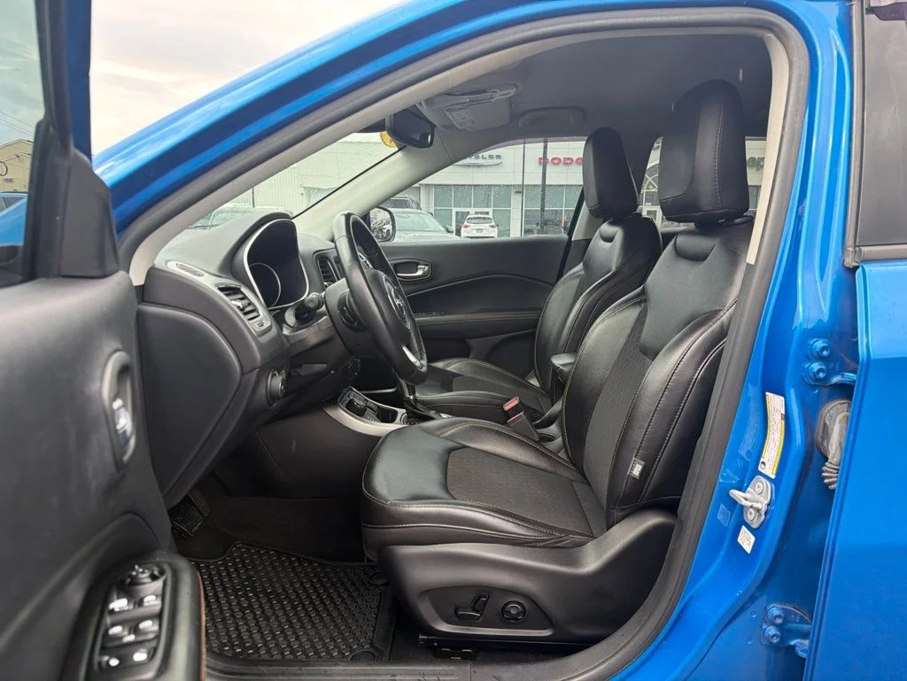 Certified Used 2018 Blue Jeep Latitude image 13
