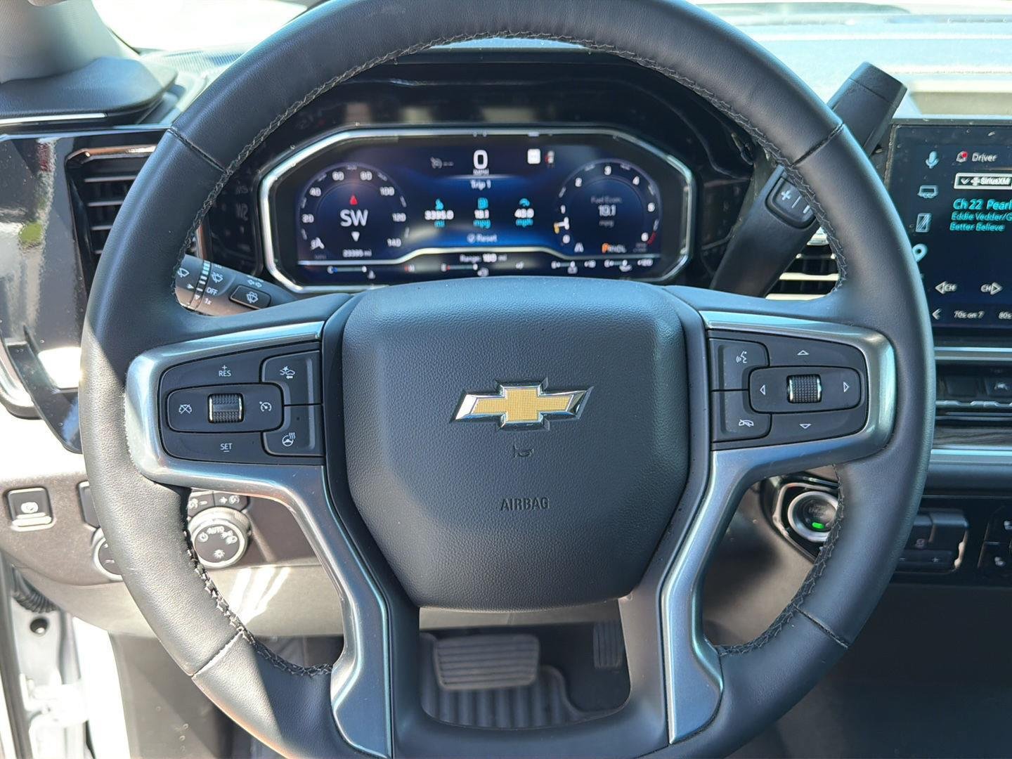 Used 2025 Summit White Chevrolet LT image 20