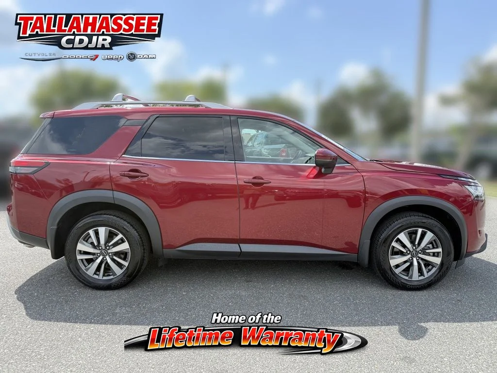 Used 2023 Scarlet Nissan SL image 2
