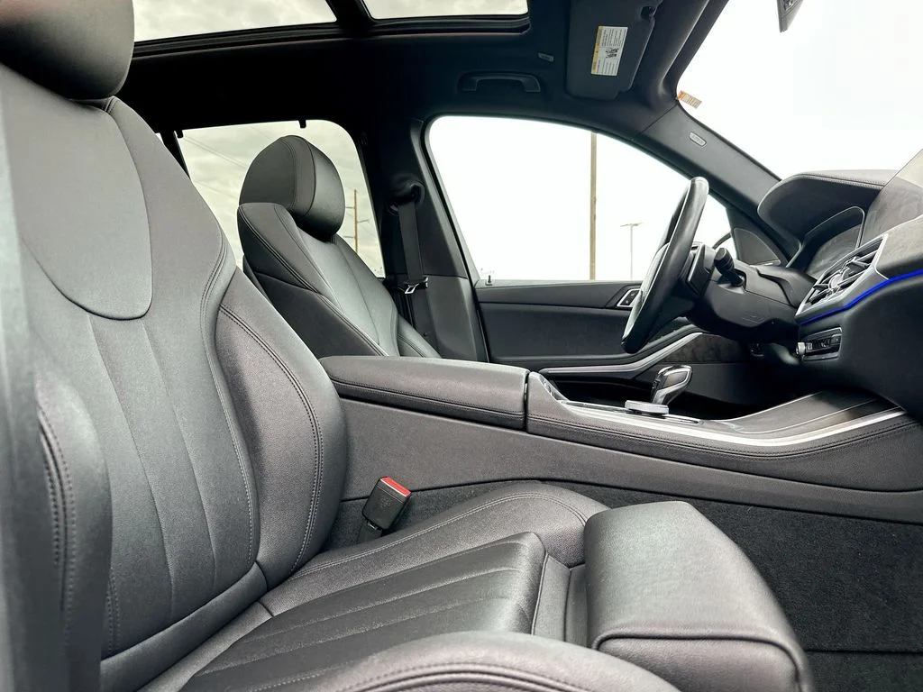 Used 2021 White BMW xDrive40i image 14
