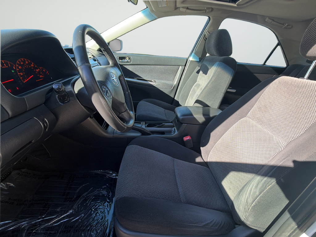 Used 2005 White Toyota SE image 10