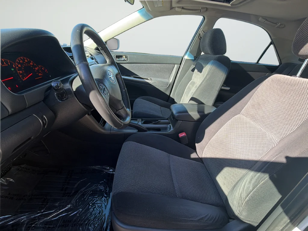 Used 2005 White Toyota SE image 10