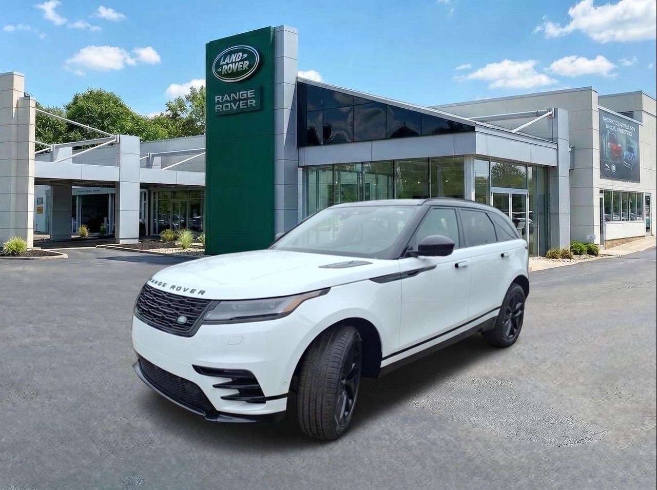 New 2026 Fuji White LAND ROVER Dynamic SE image 1