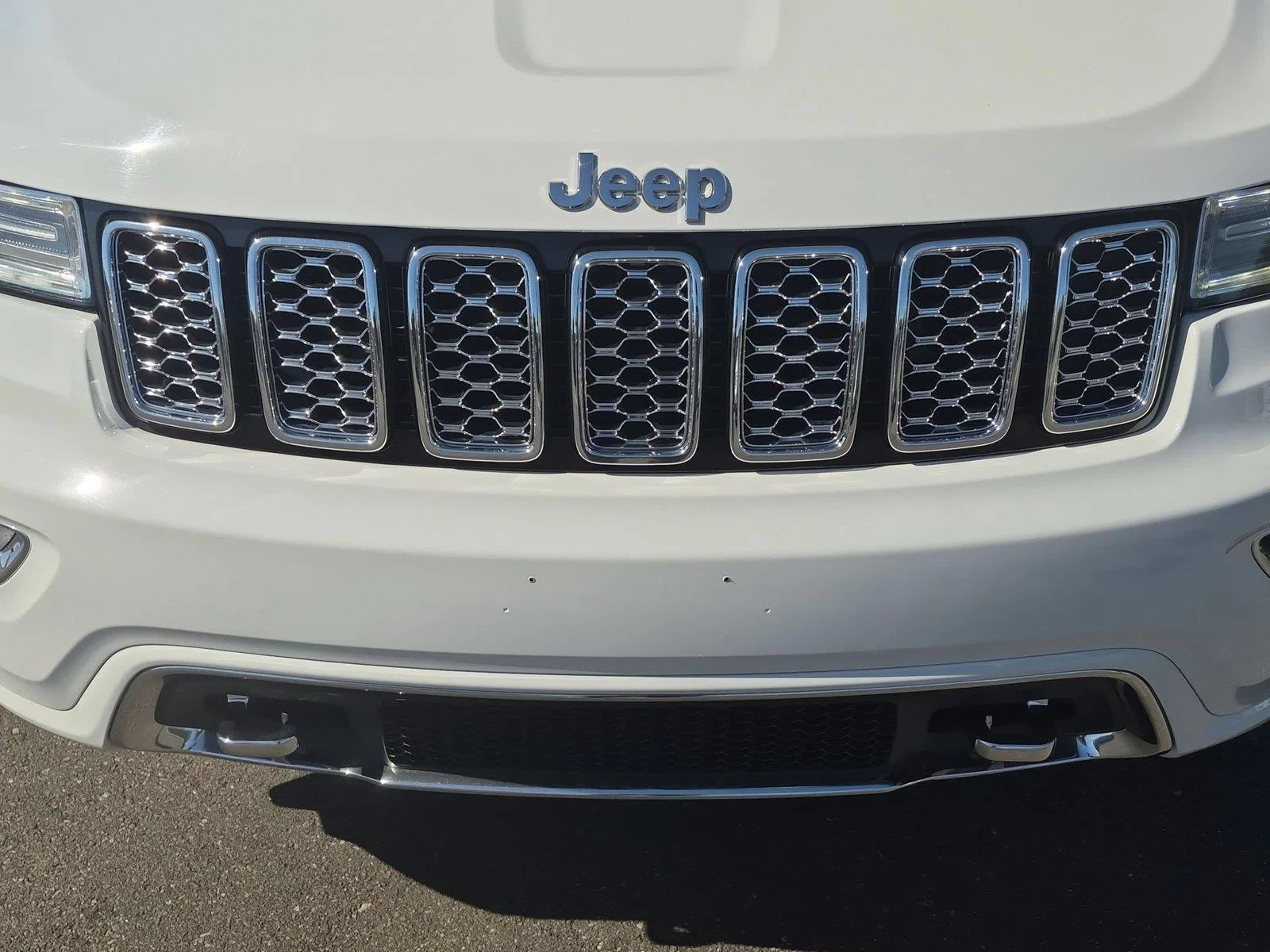 Used 2020 Bright White Clearcoat Jeep Overland image 13