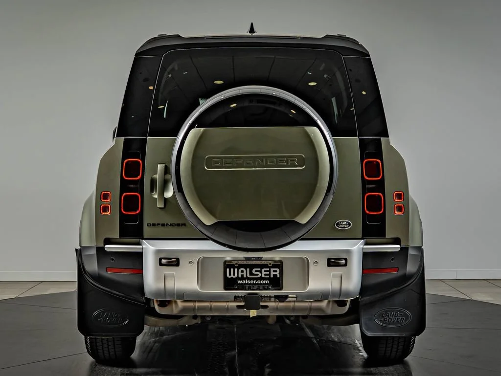 Used 2023 Pangea Green Metallic Land Rover S image 6