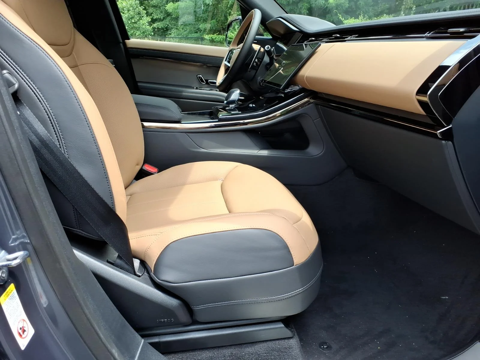 New 2026 Varesine Blue Land Rover Dynamic SE image 3