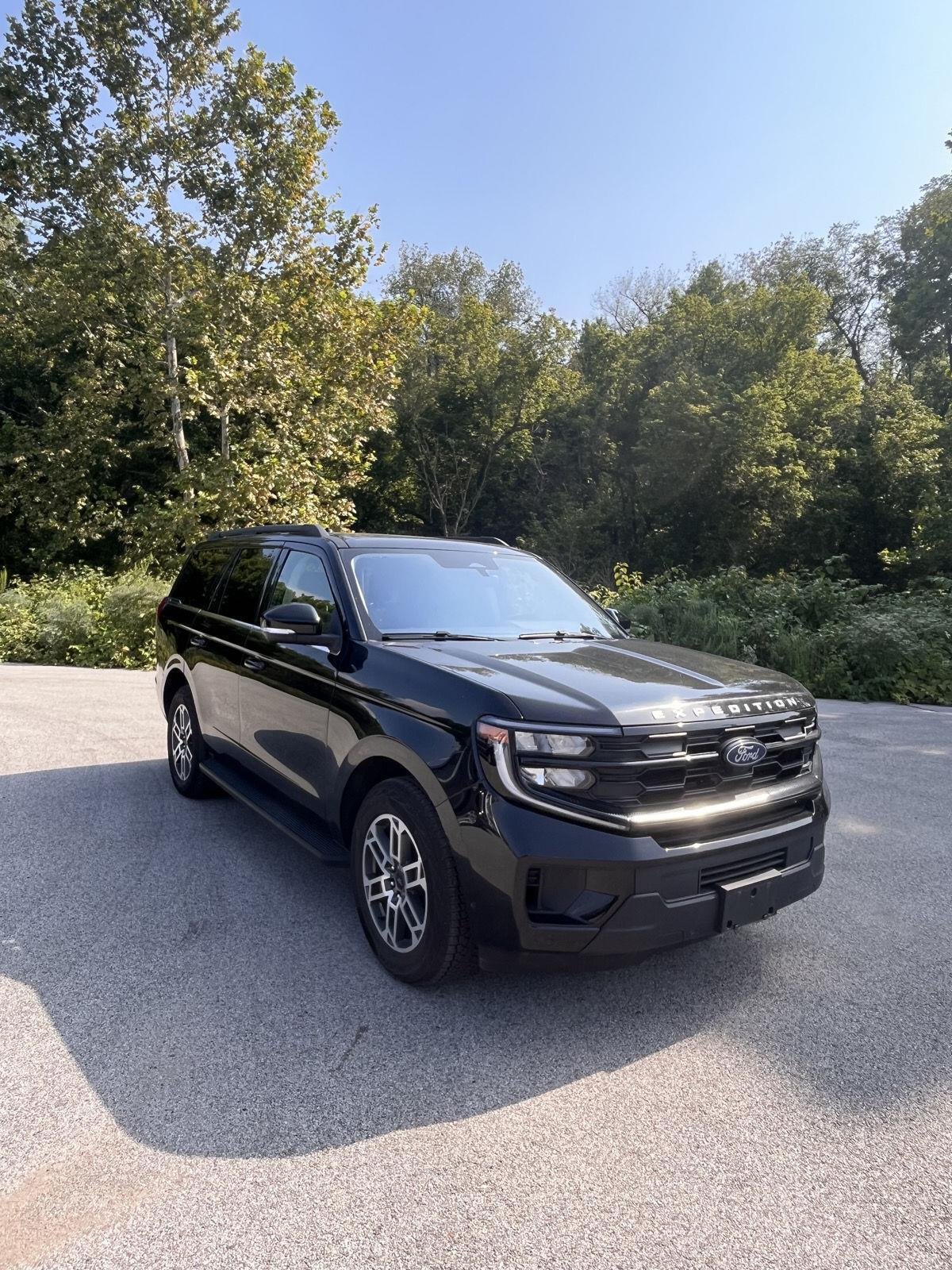 Used 2025 Agate Black Ford Active image 2