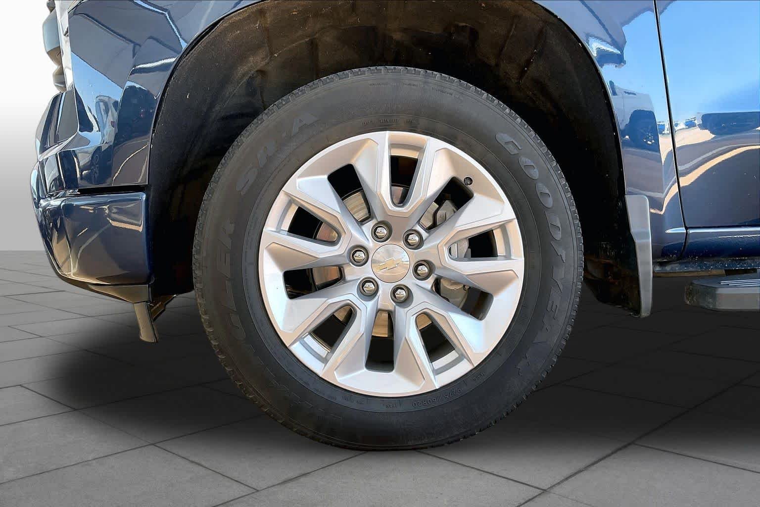 Used 2022 Northsky Blue Metallic Chevrolet Custom image 10