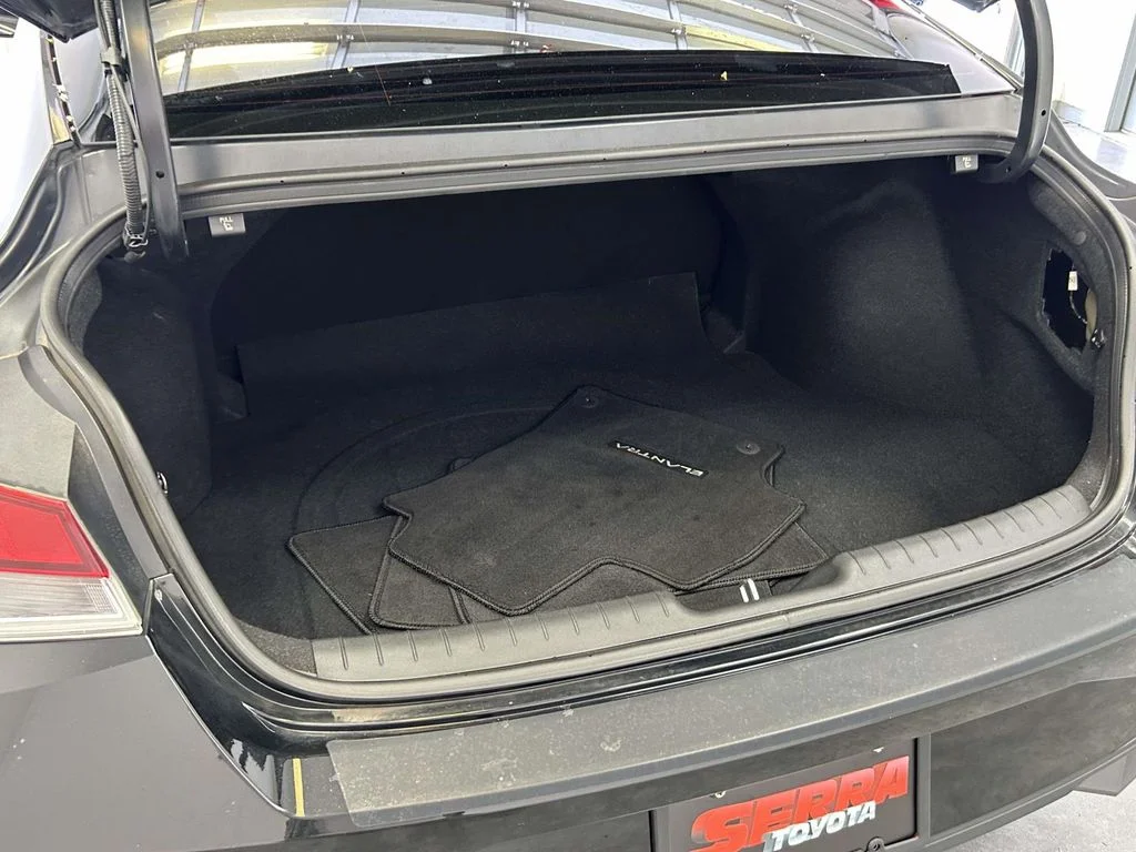 Used 2023 Black Hyundai SEL image 10