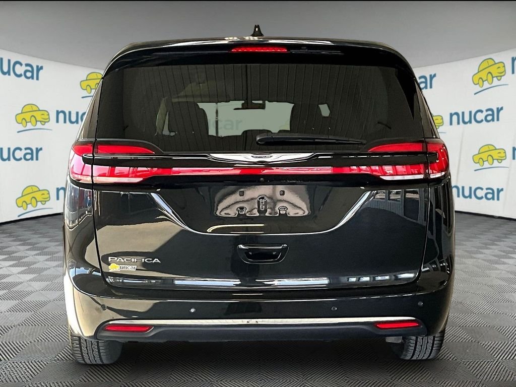 Used 2023 Black Chrysler Touring L image 5