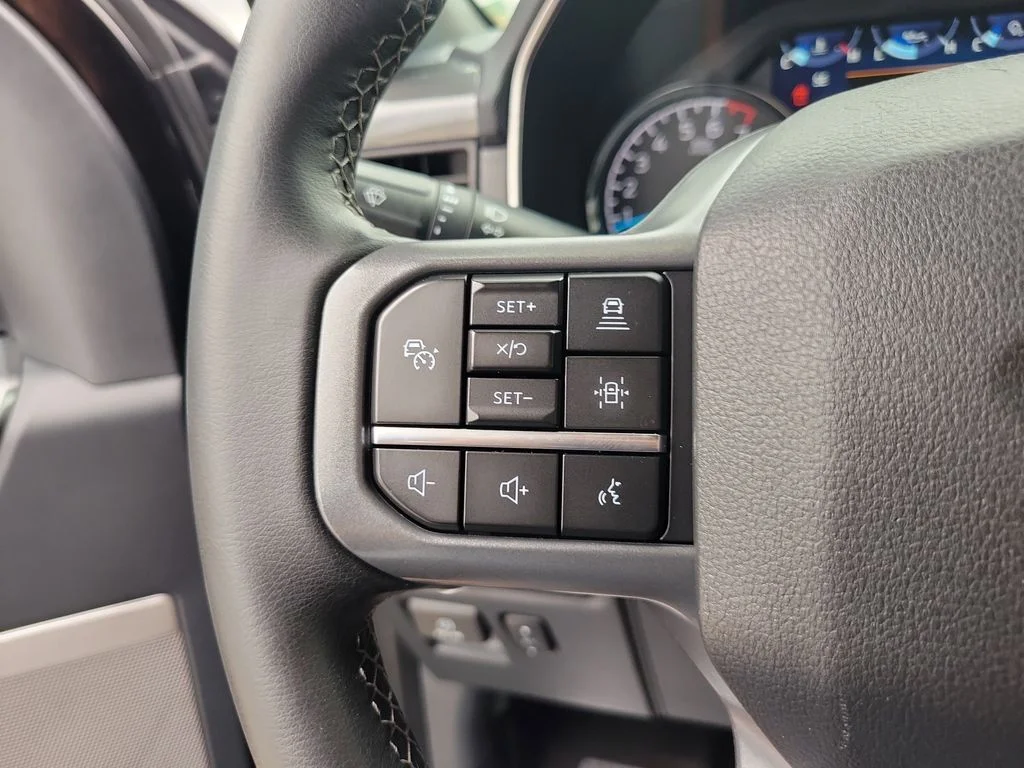 Used 2023 Black Ford XLT image 17