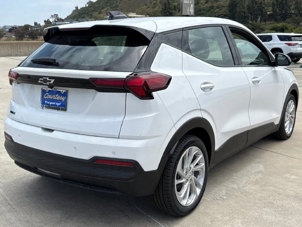 2027 Chevrolet Bolt LT - Photo 8