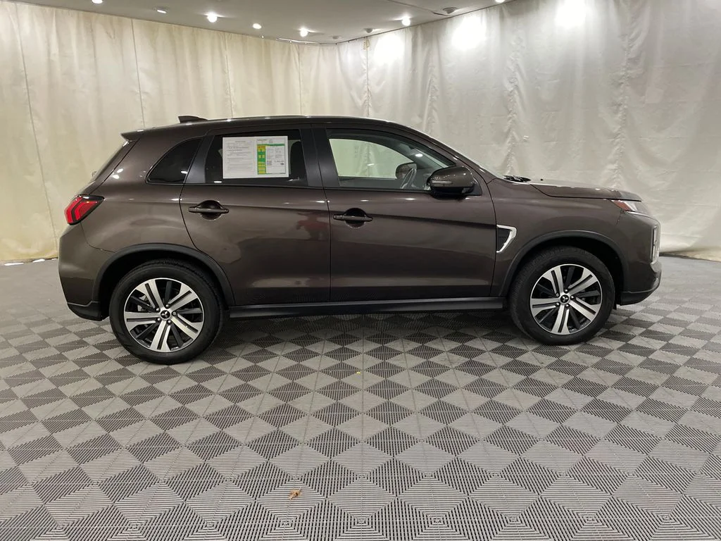 Used 2024 Oak Brown Metallic Mitsubishi SE image 4