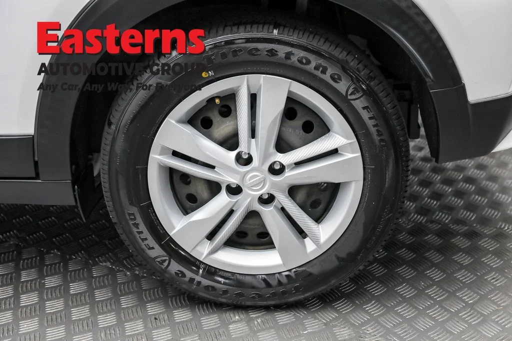 Used 2022 White Nissan S image 8